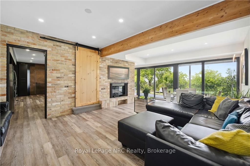 33 Leslie Drive