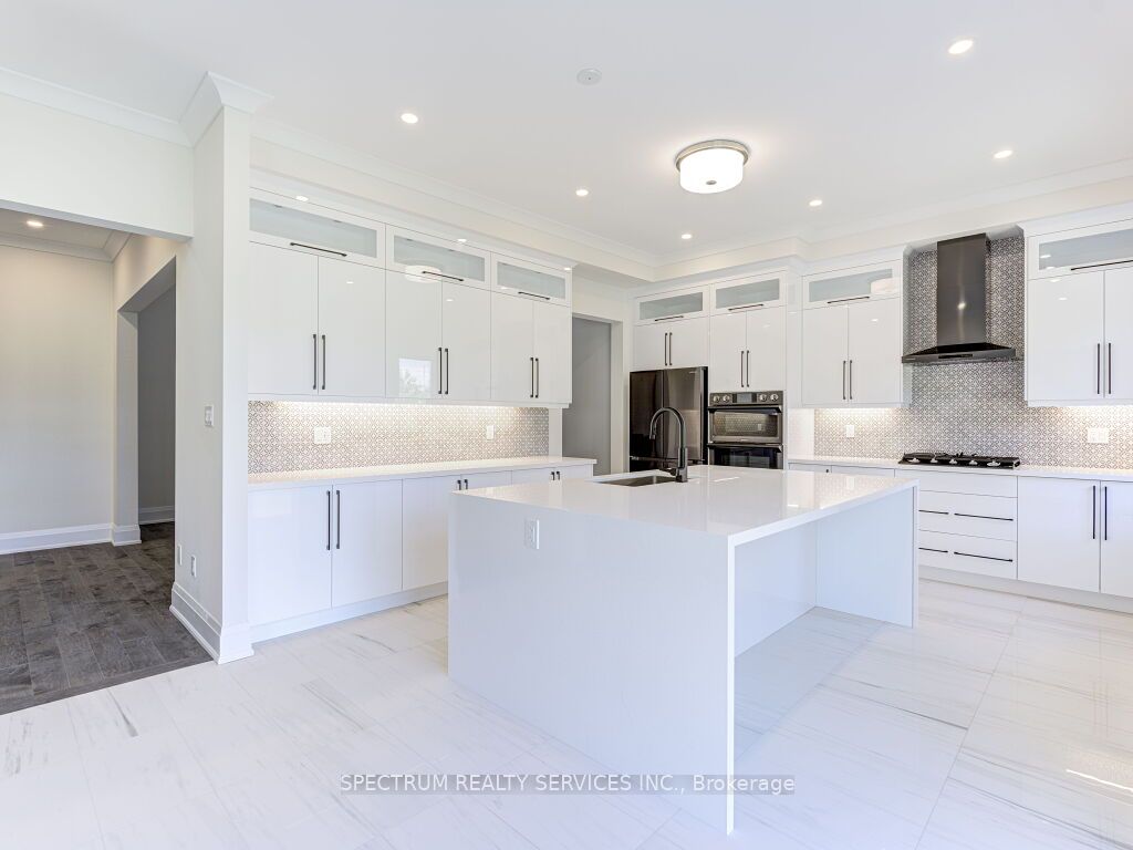 35 Macklin St