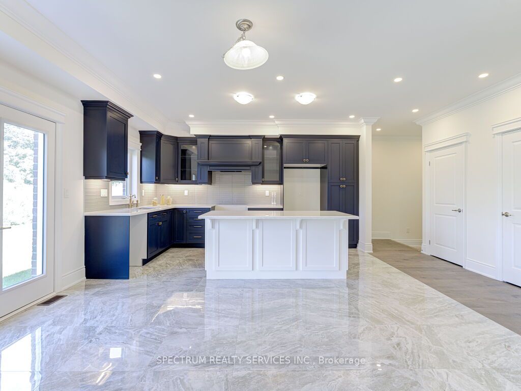 37 Macklin St