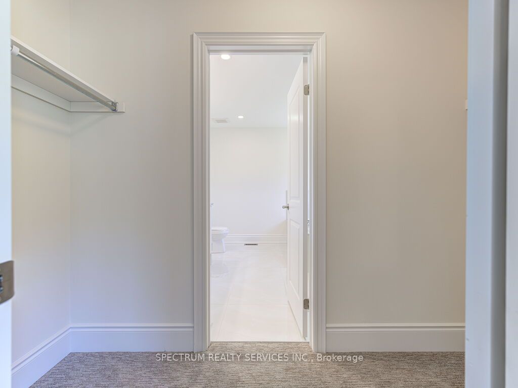 37 Macklin St