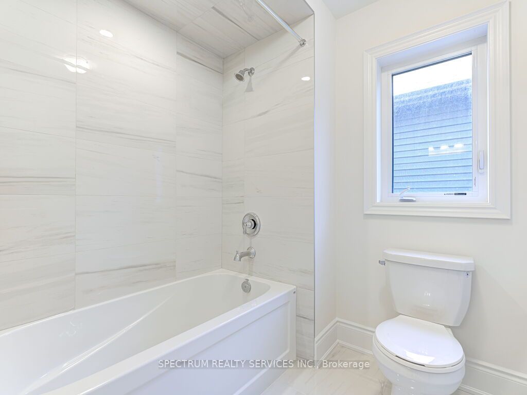 37 Macklin St