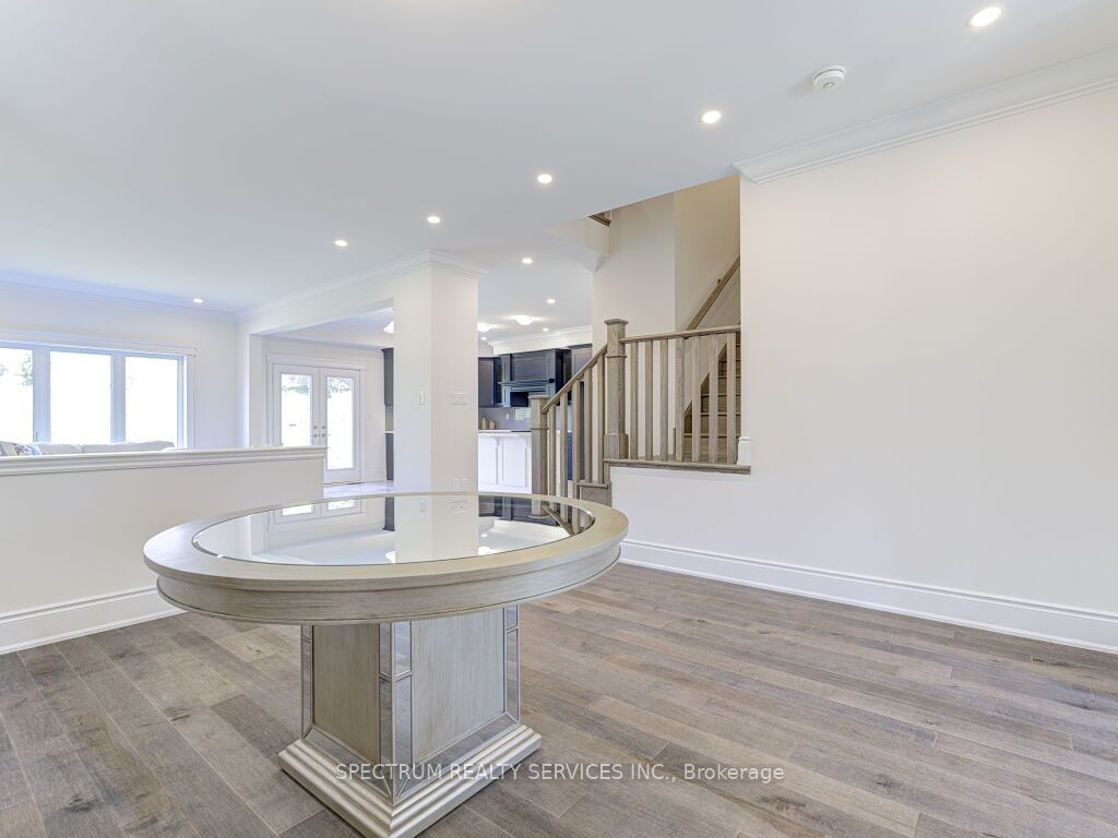 37 Macklin St