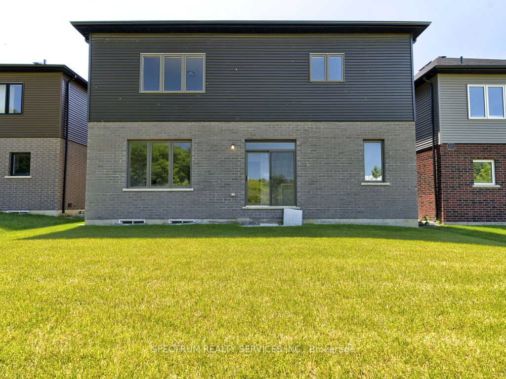 37 Macklin St