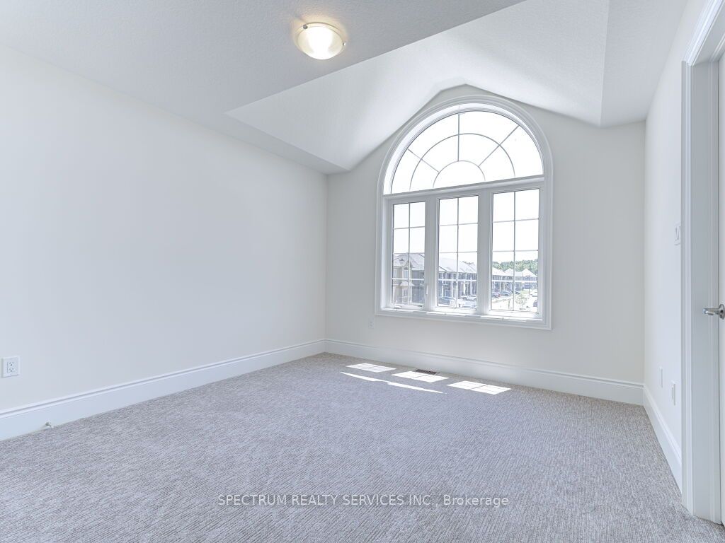 37 Macklin St