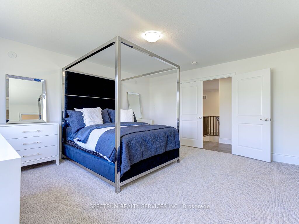 37 Macklin St