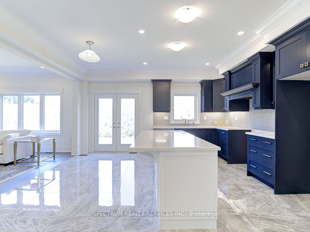 37 Macklin St