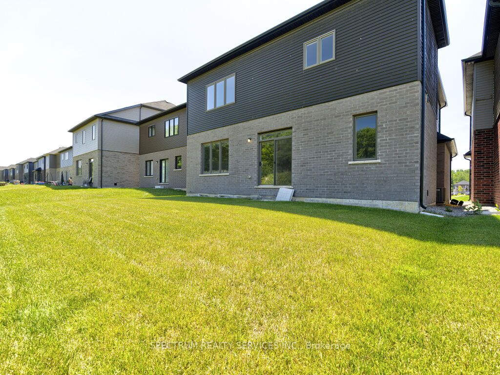 37 Macklin St