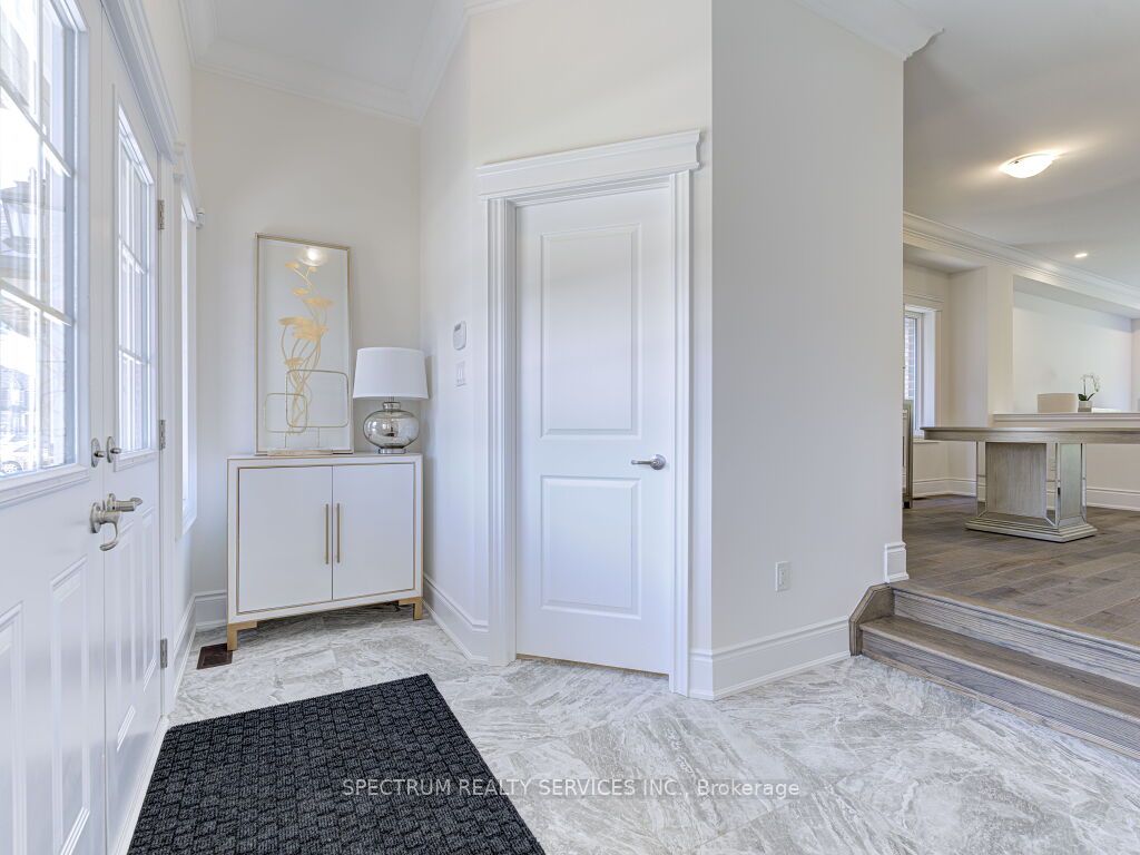 37 Macklin St