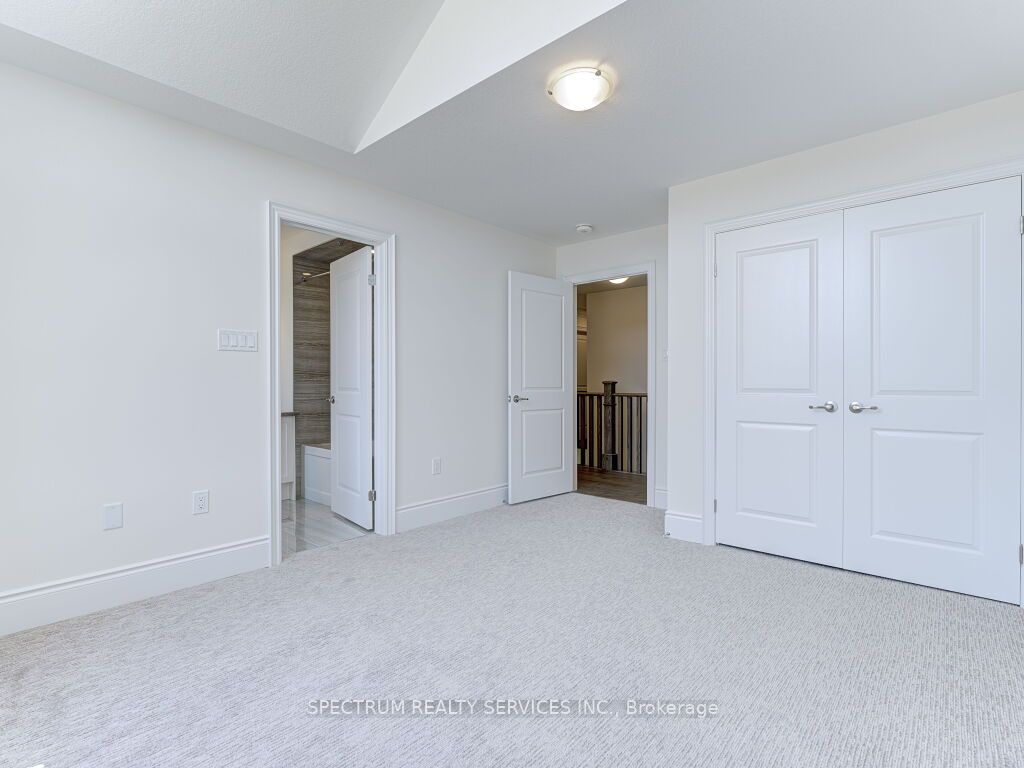 37 Macklin St