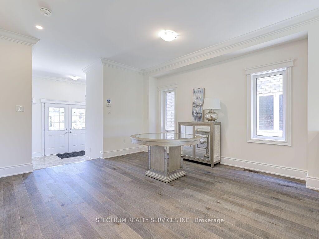 37 Macklin St