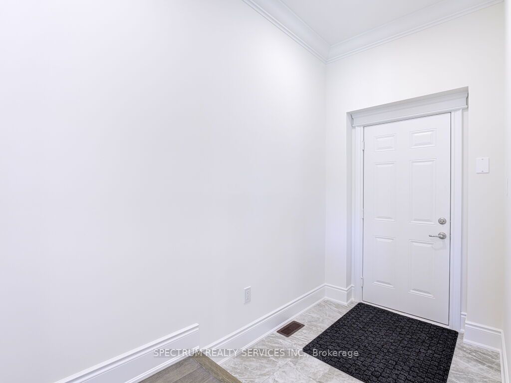 37 Macklin St