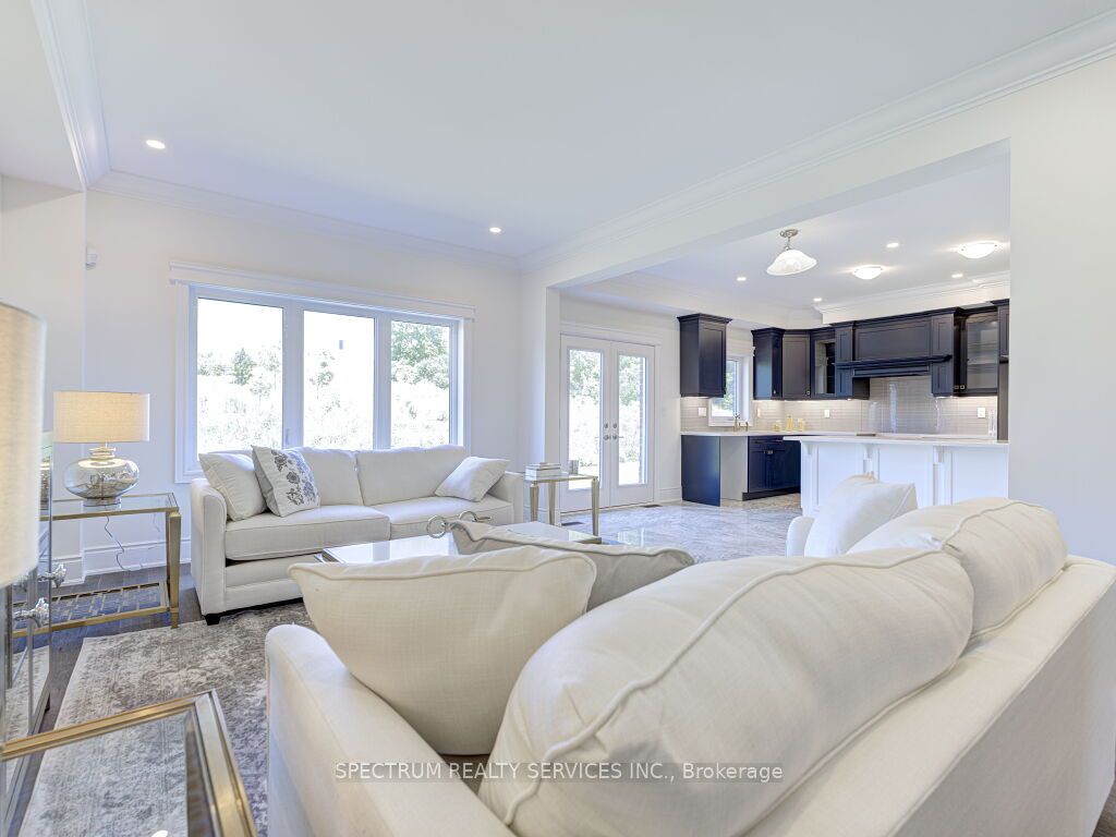 37 Macklin St