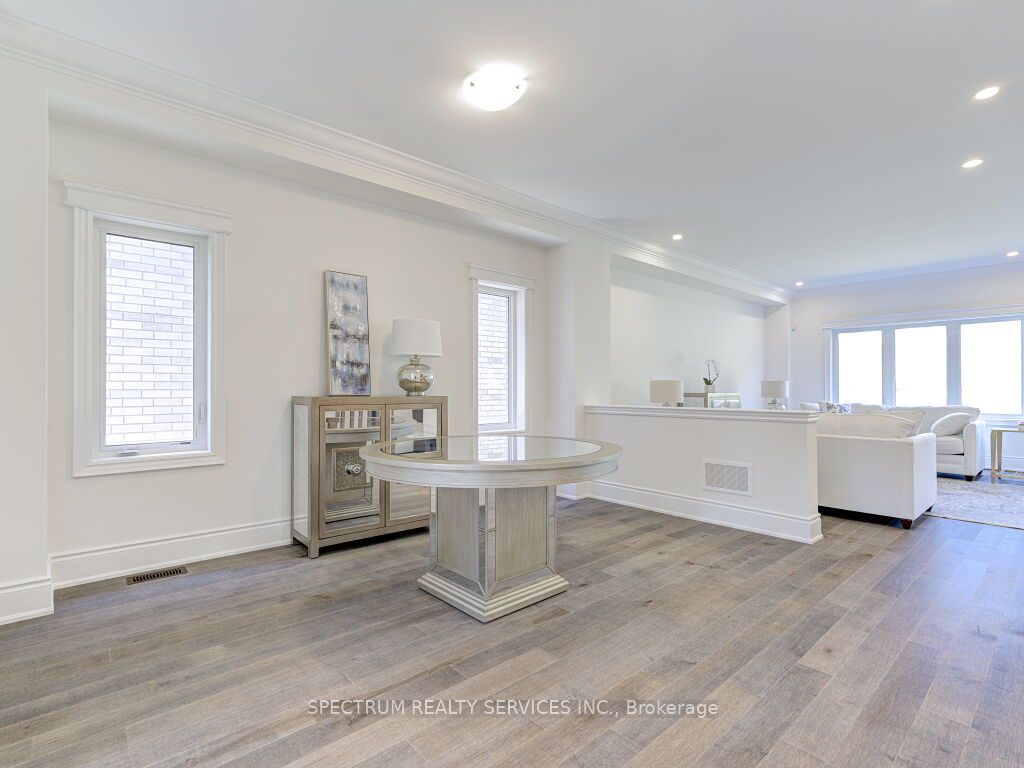37 Macklin St