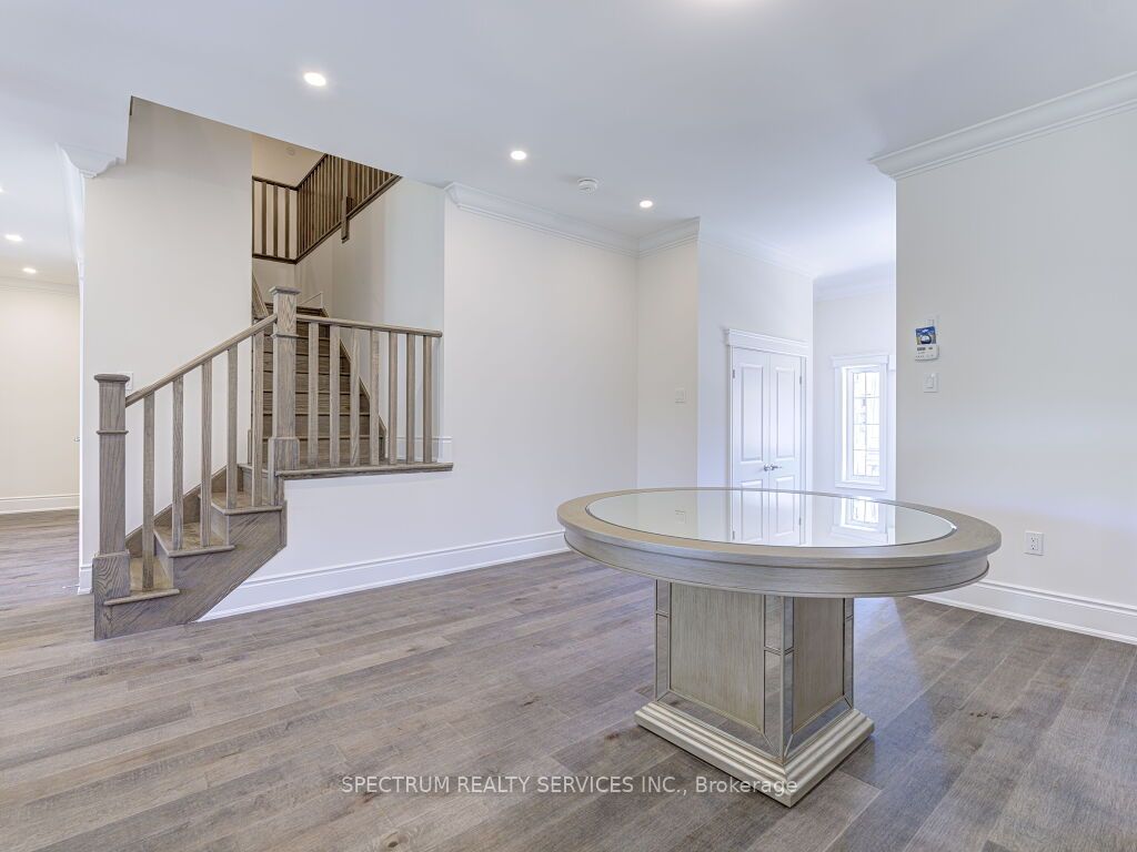 37 Macklin St