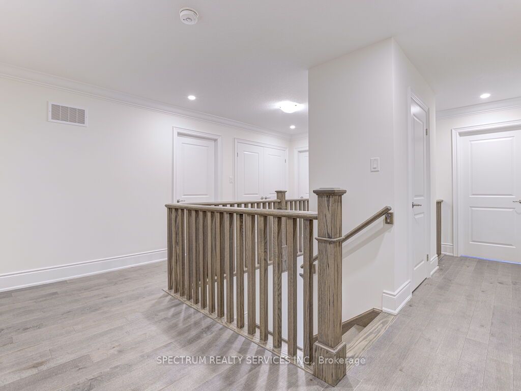37 Macklin St