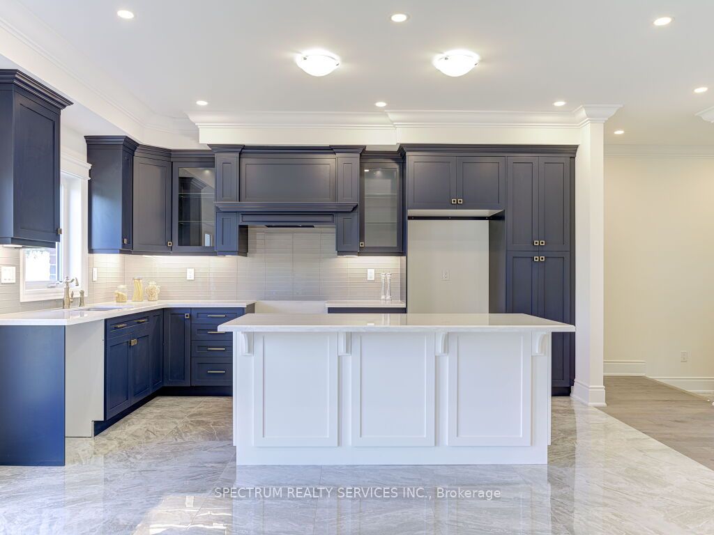37 Macklin St
