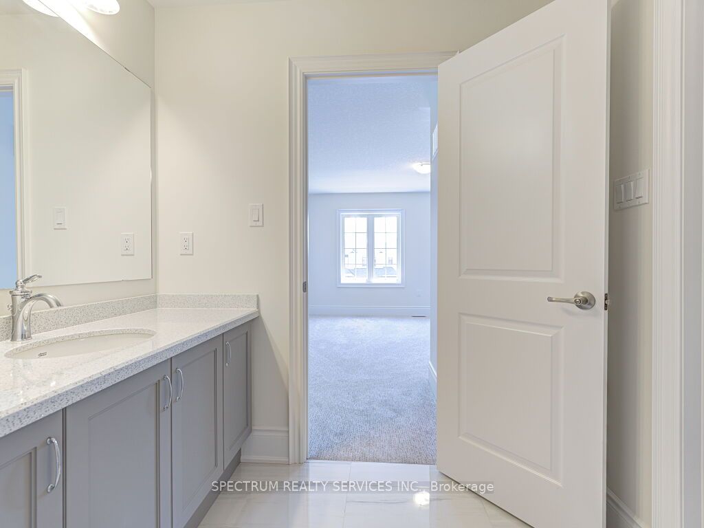 37 Macklin St