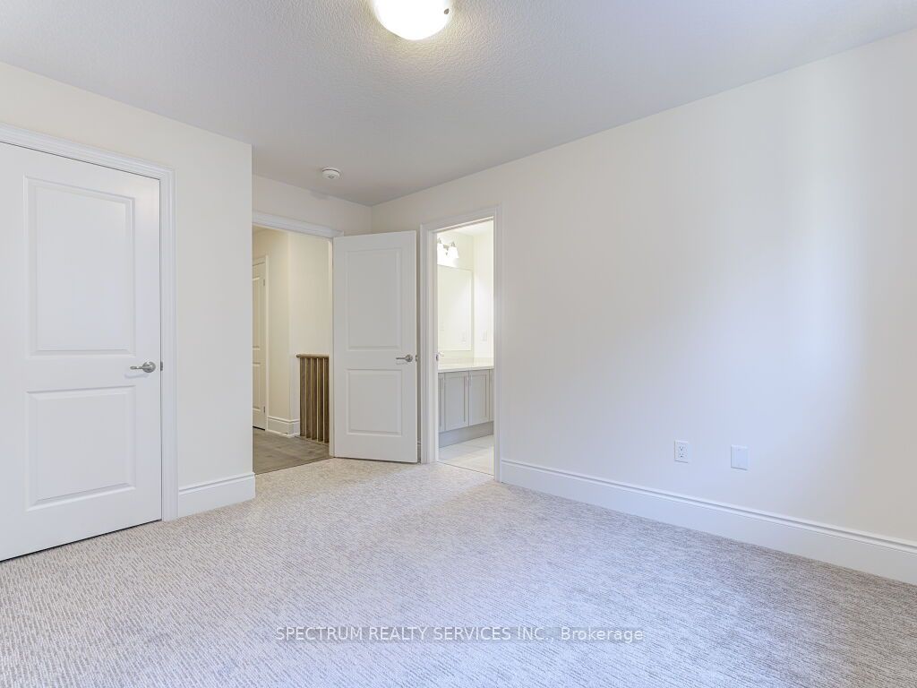 37 Macklin St