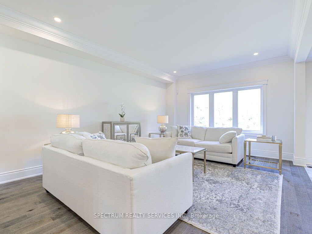 37 Macklin St