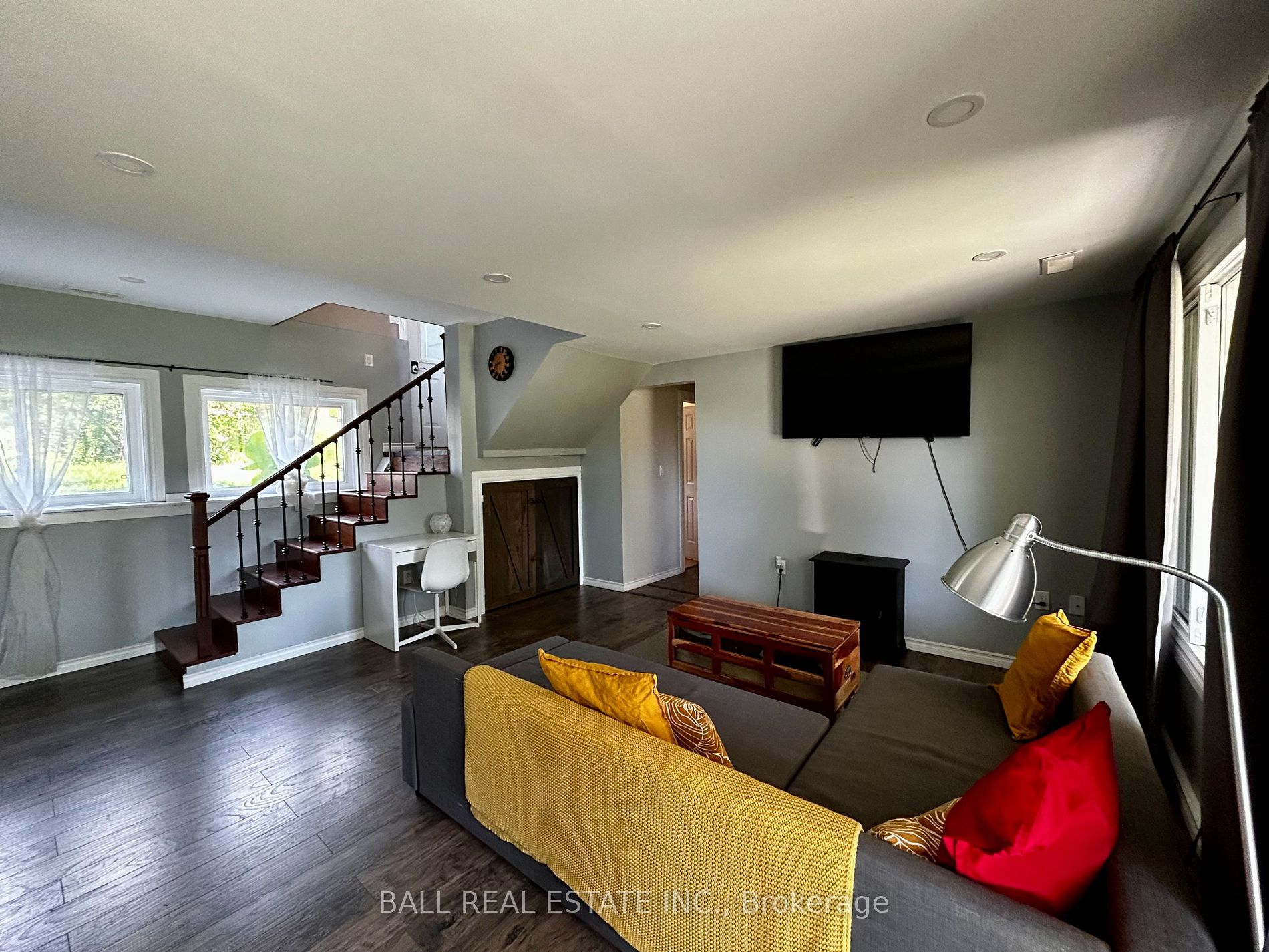 22 Lawrence Street N