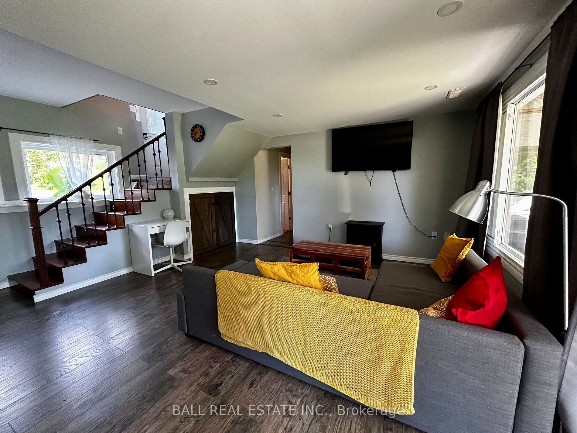 22 Lawrence Street N