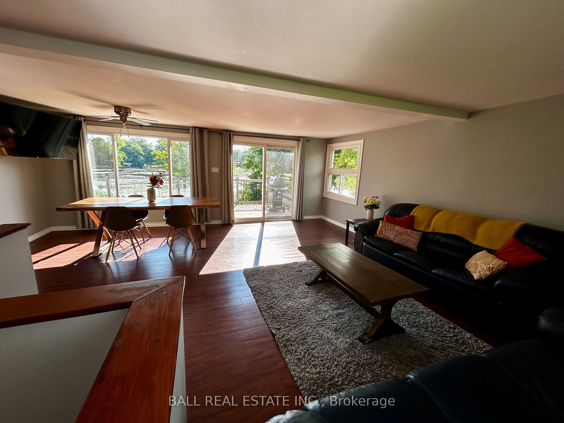 22 Lawrence Street N