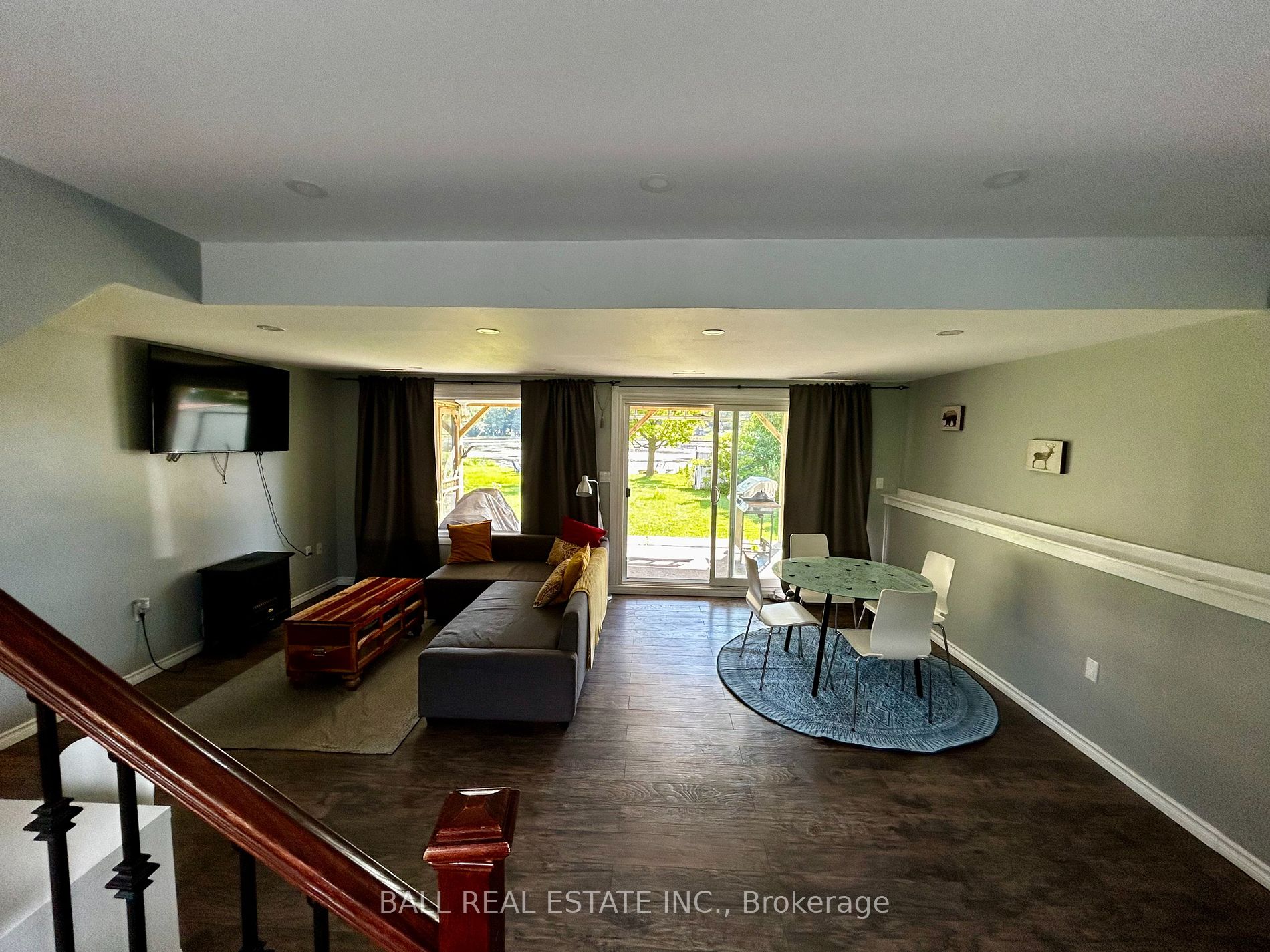 22 Lawrence Street N