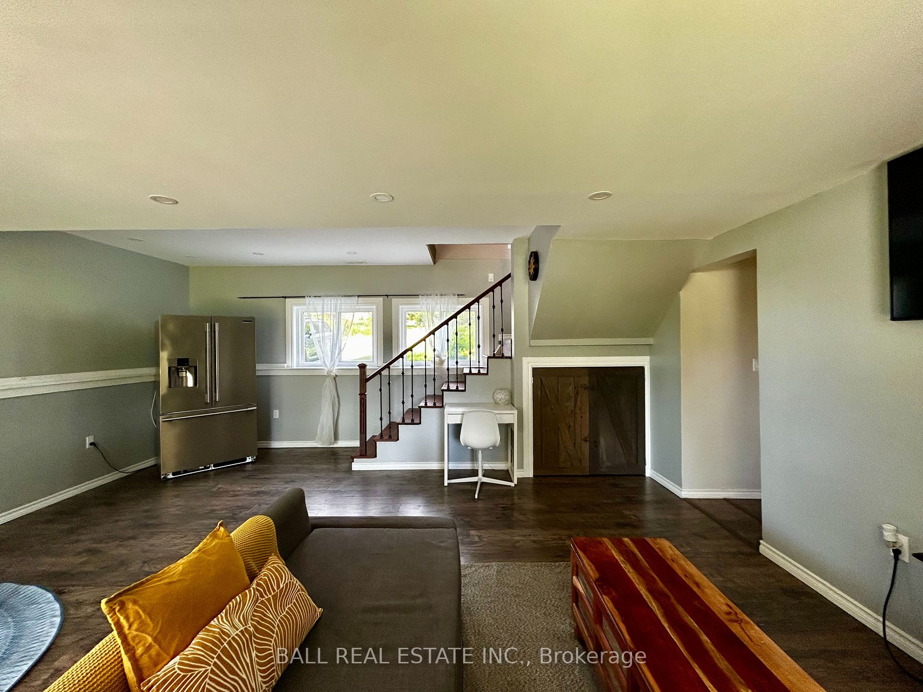 22 Lawrence Street N