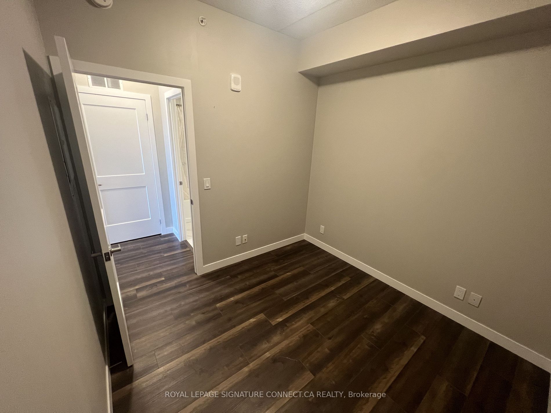 15 Queen St S, #1401