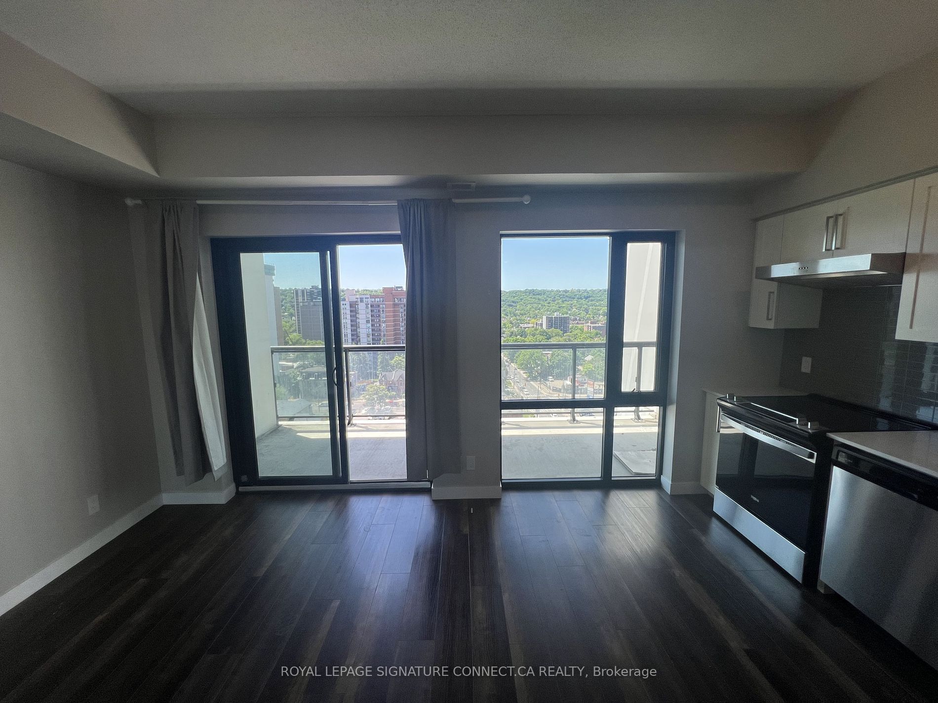 15 Queen St S, #1401