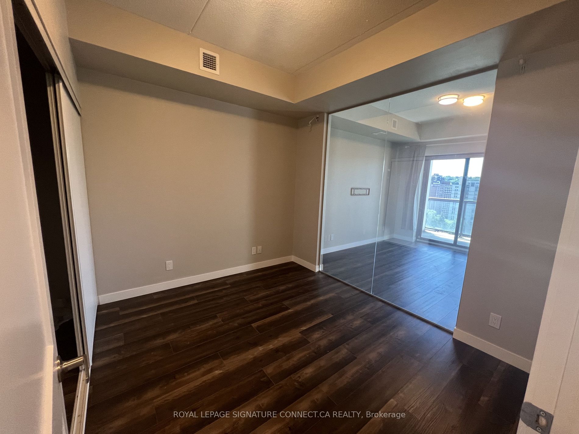 15 Queen St S, #1401