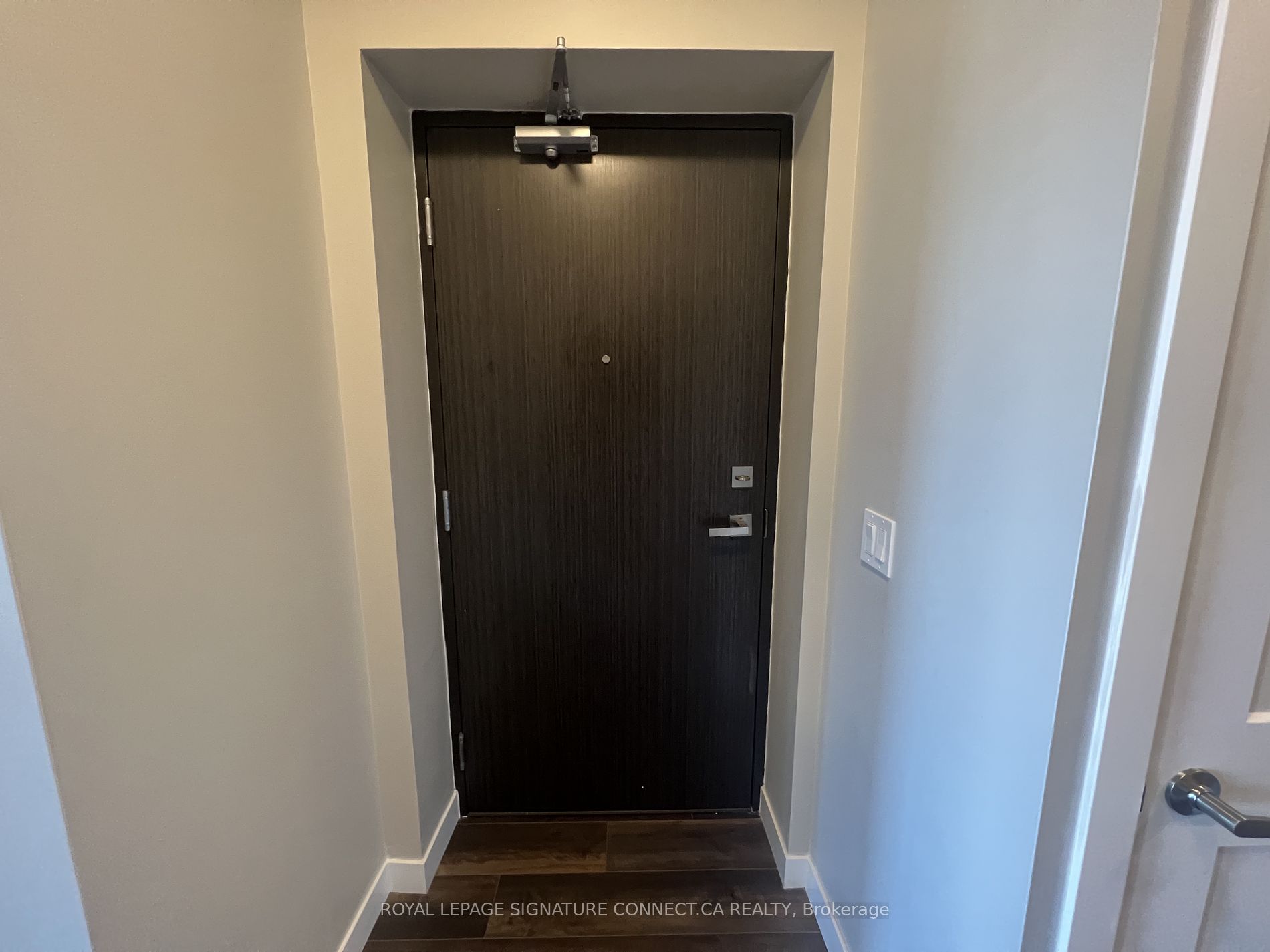 15 Queen St S, #1401
