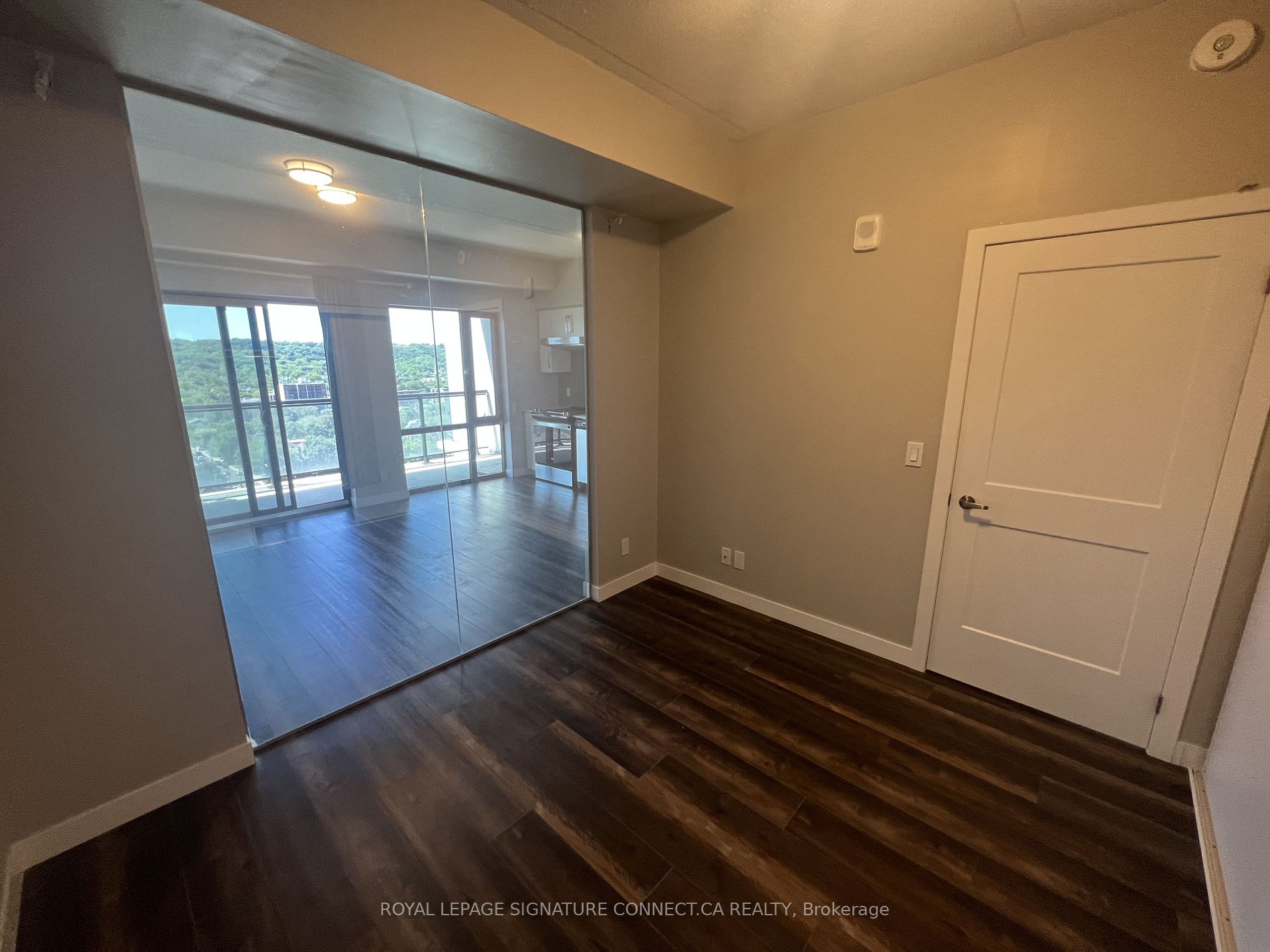 15 Queen St S, #1401