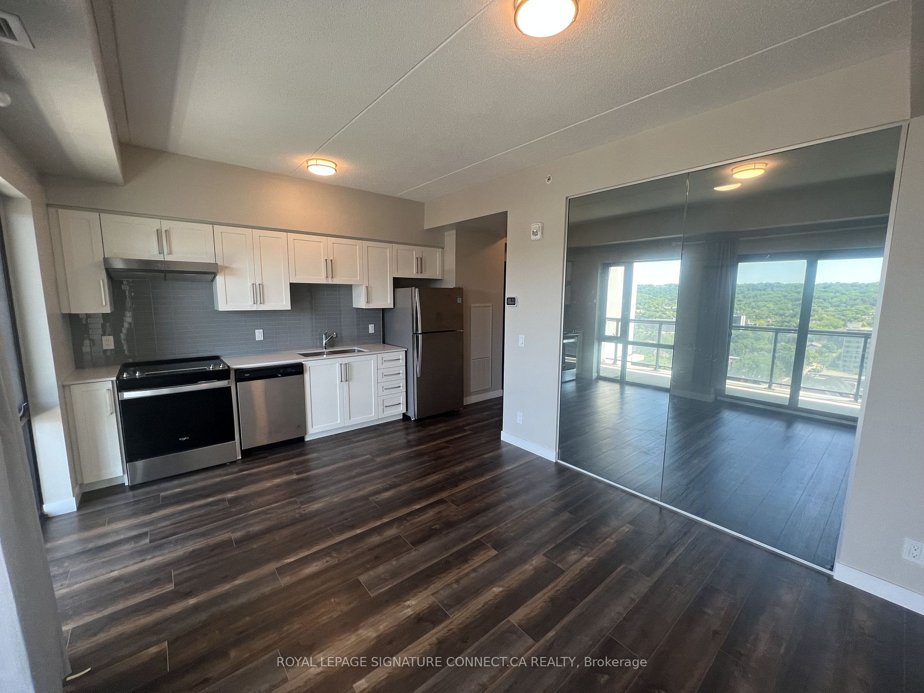 15 Queen St S, #1401