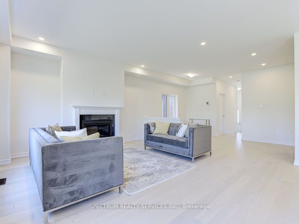 39 Macklin St