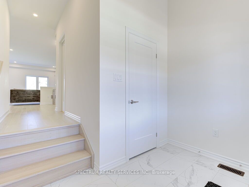 39 Macklin St