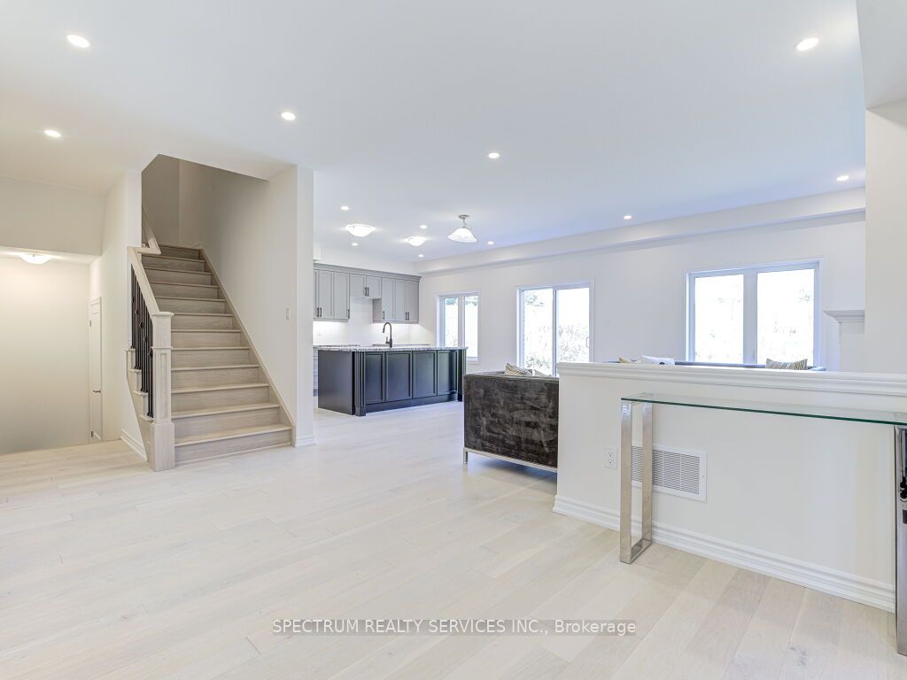 39 Macklin St