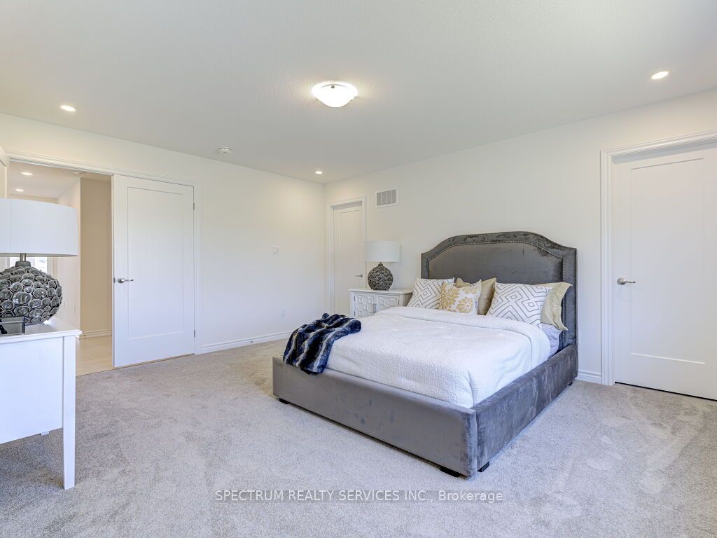 39 Macklin St