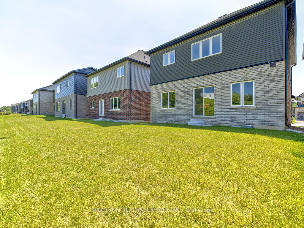 39 Macklin St