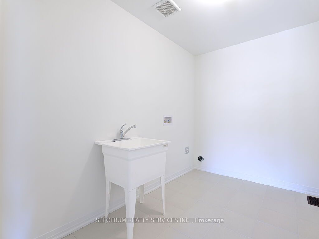 41 Macklin St