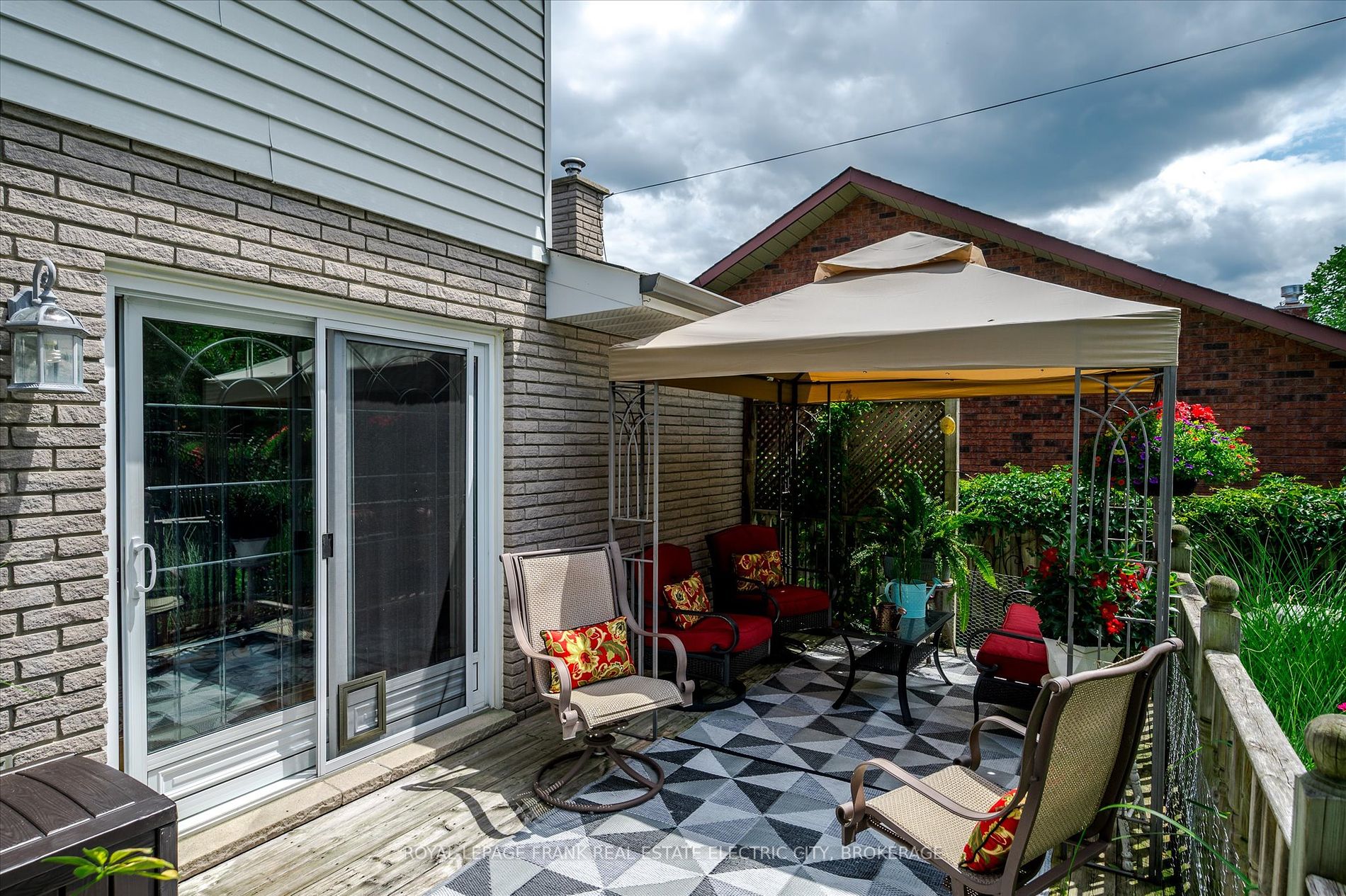 1817 Parkwood Circle