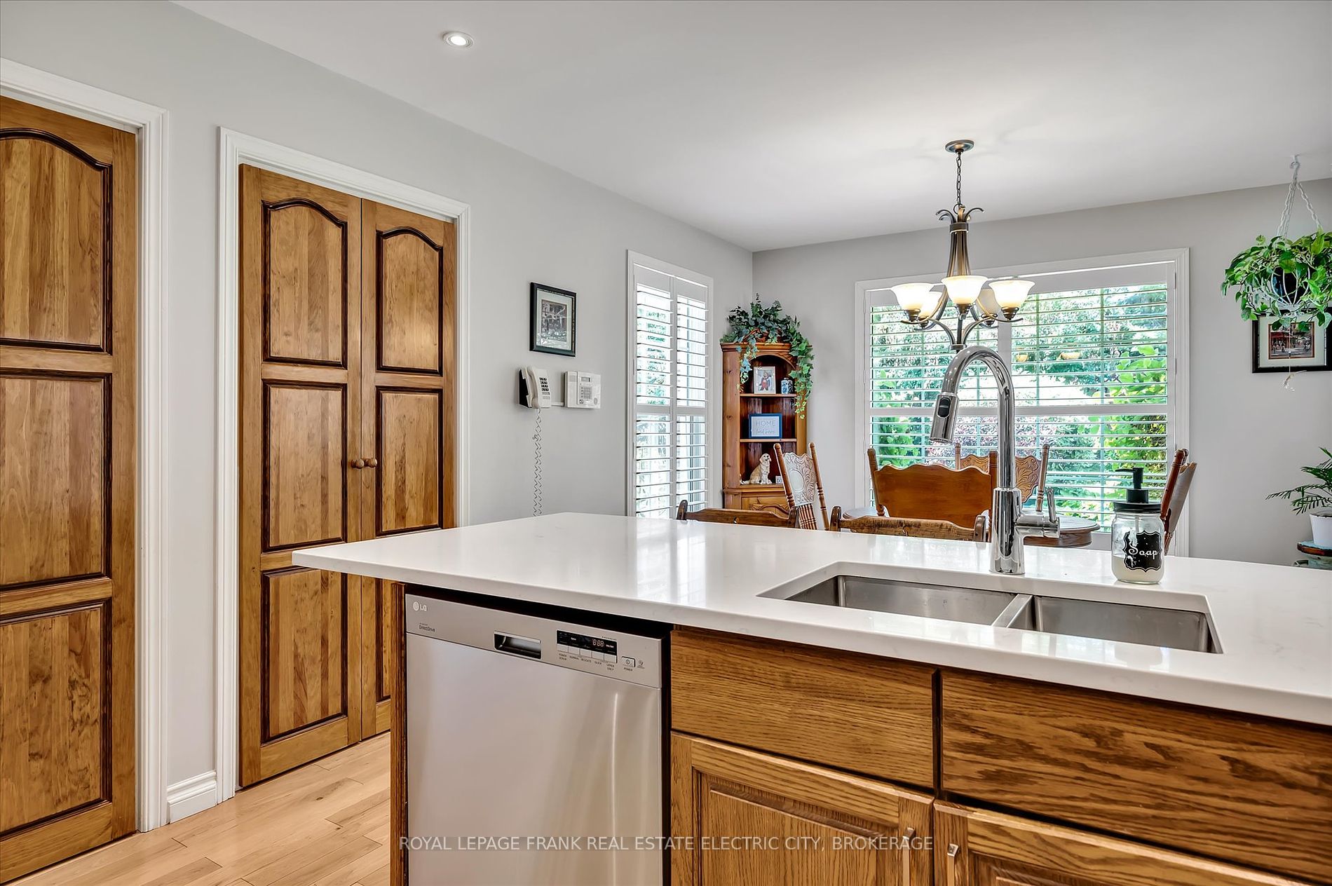 1817 Parkwood Circle