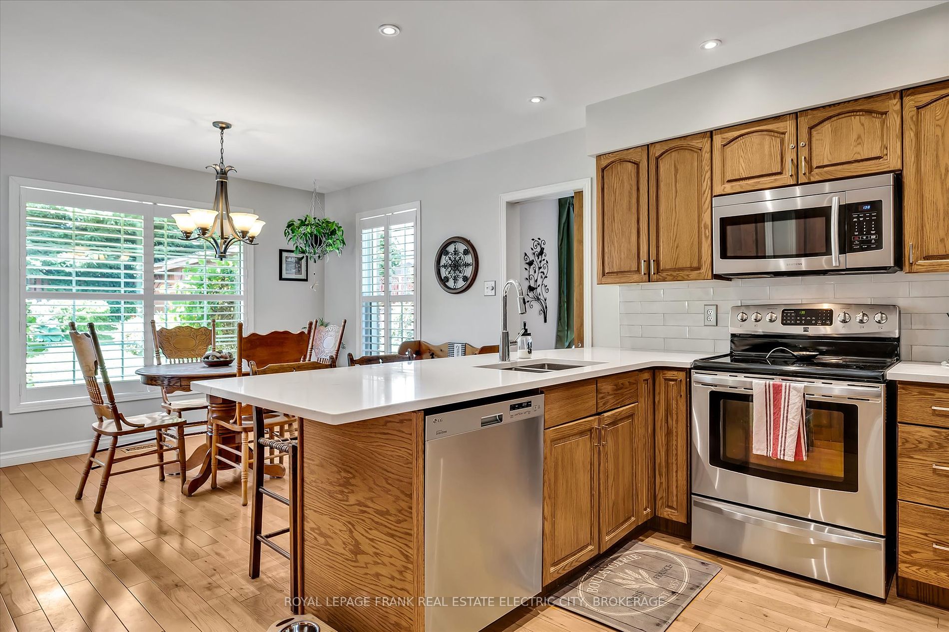 1817 Parkwood Circle