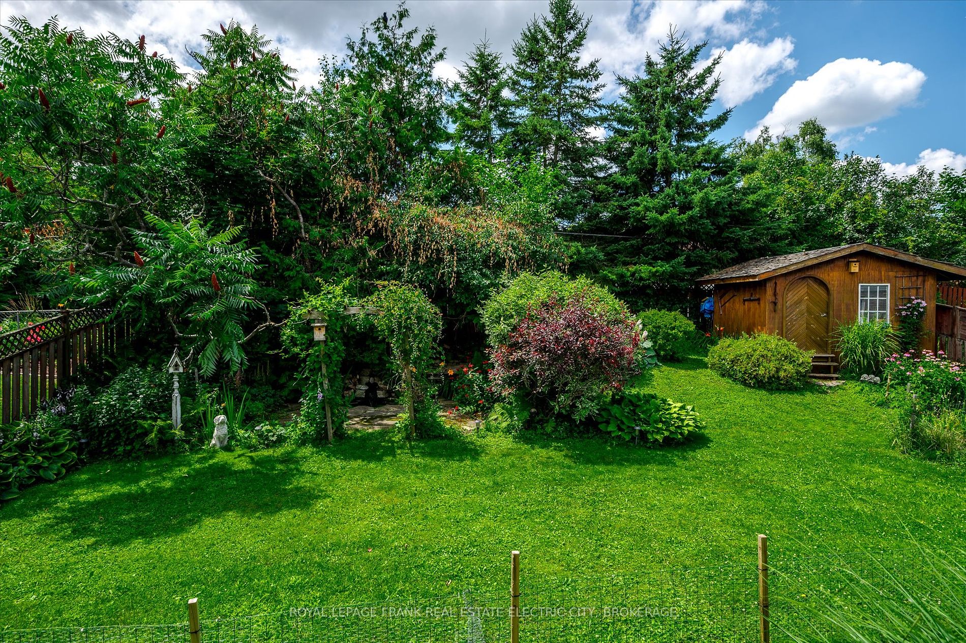 1817 Parkwood Circle