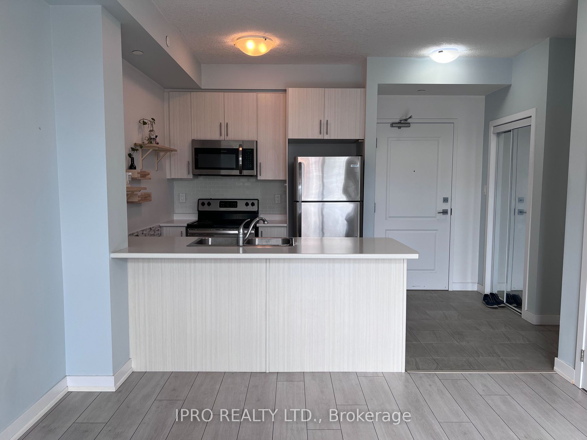 101 Shoreview Pl, #326