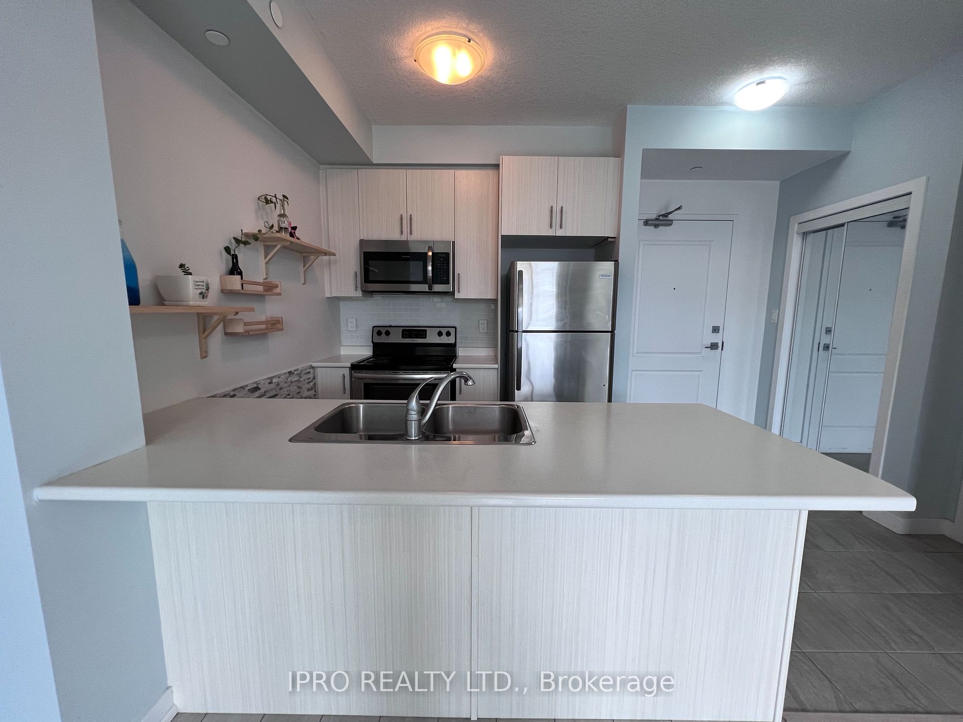 101 Shoreview Pl, #326