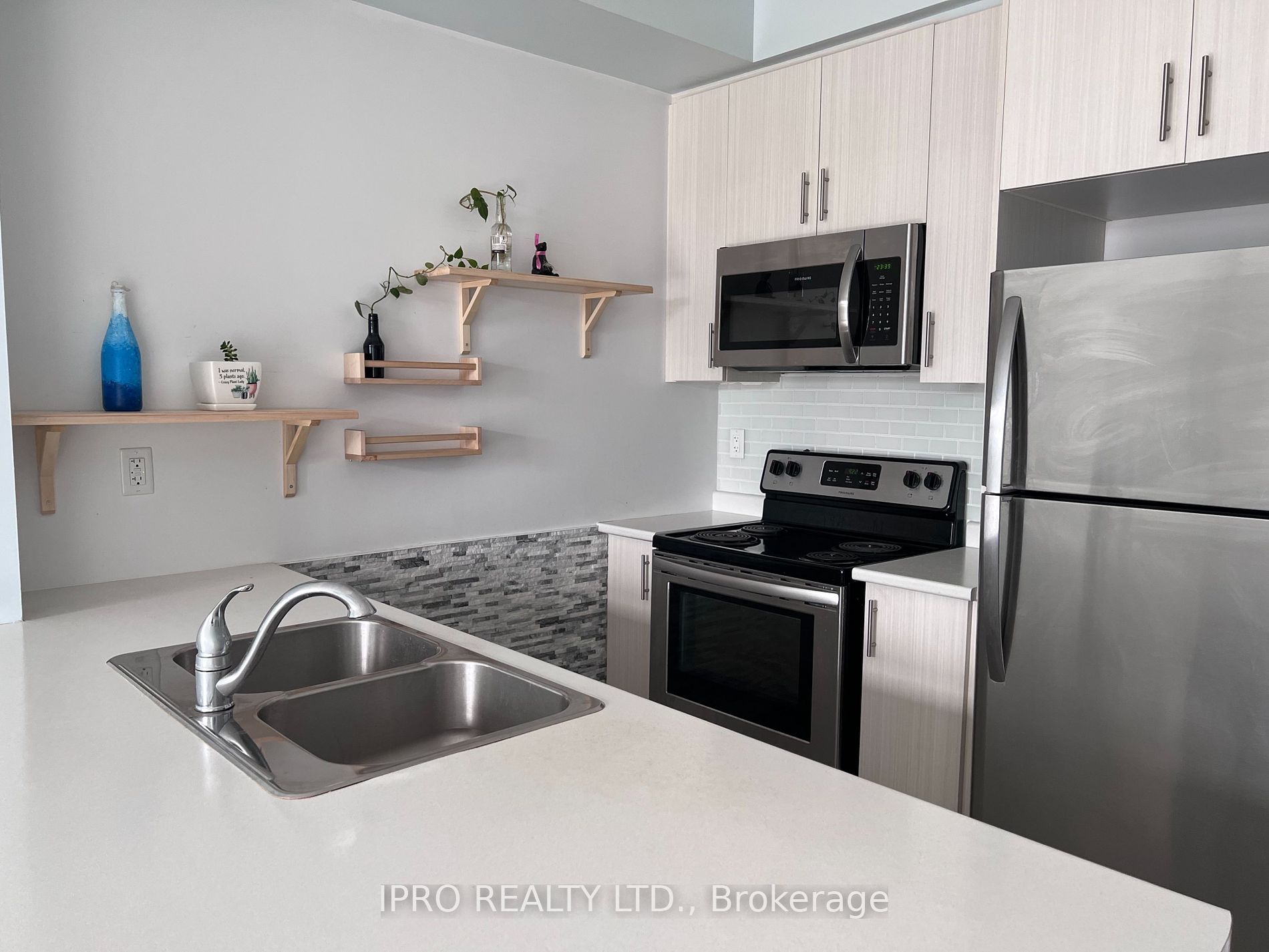 101 Shoreview Pl, #326