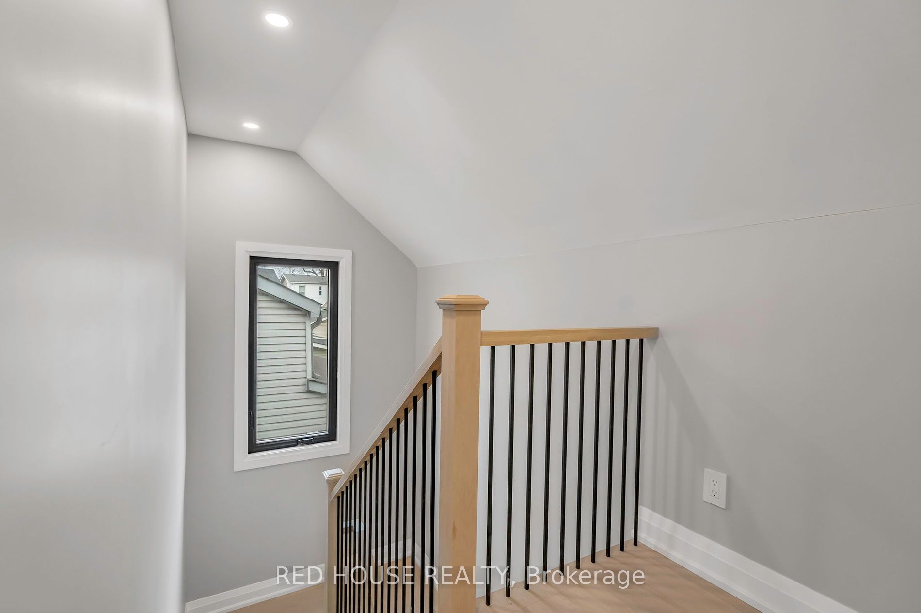 10 Bayside Ave