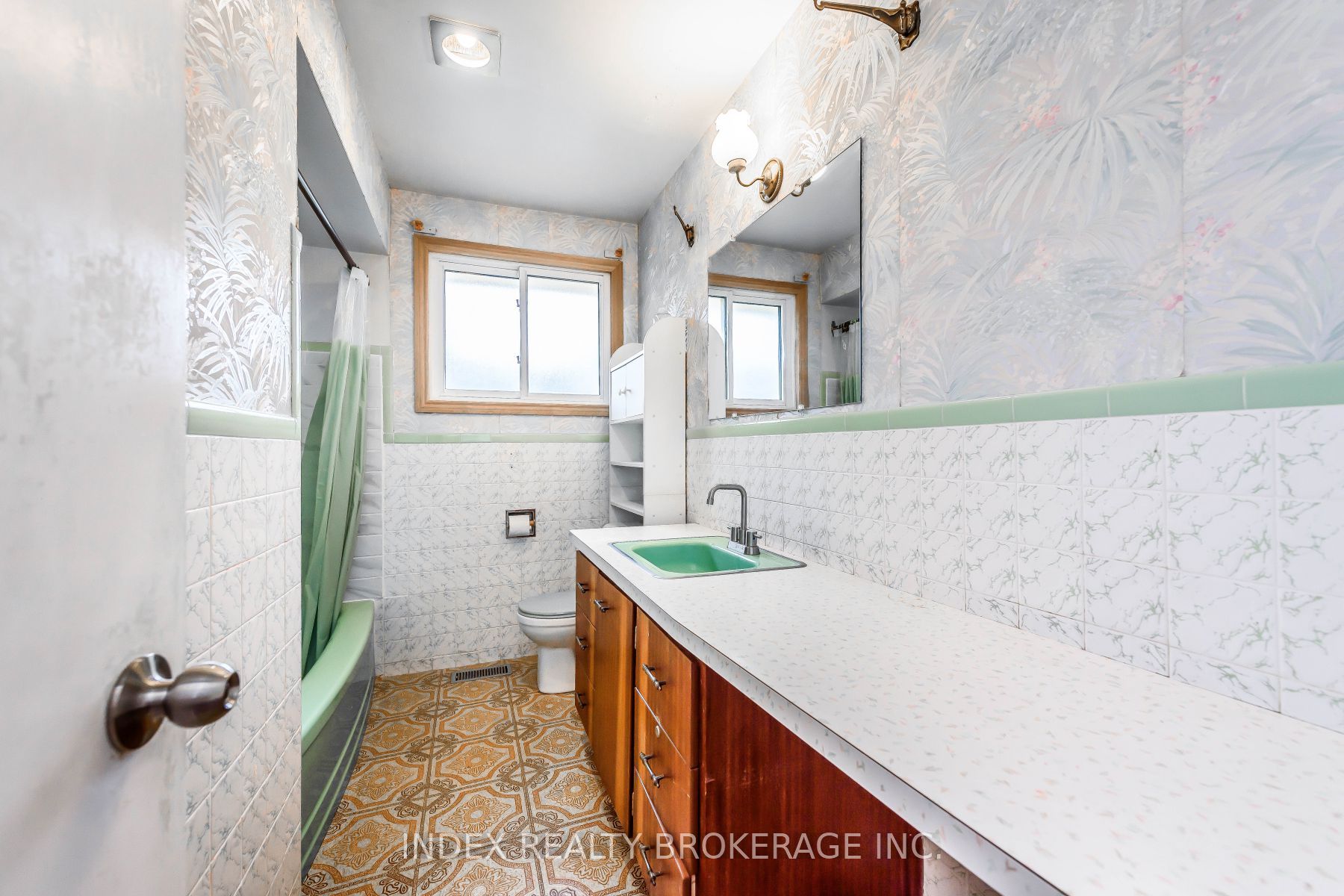 28 Blenheim Dr