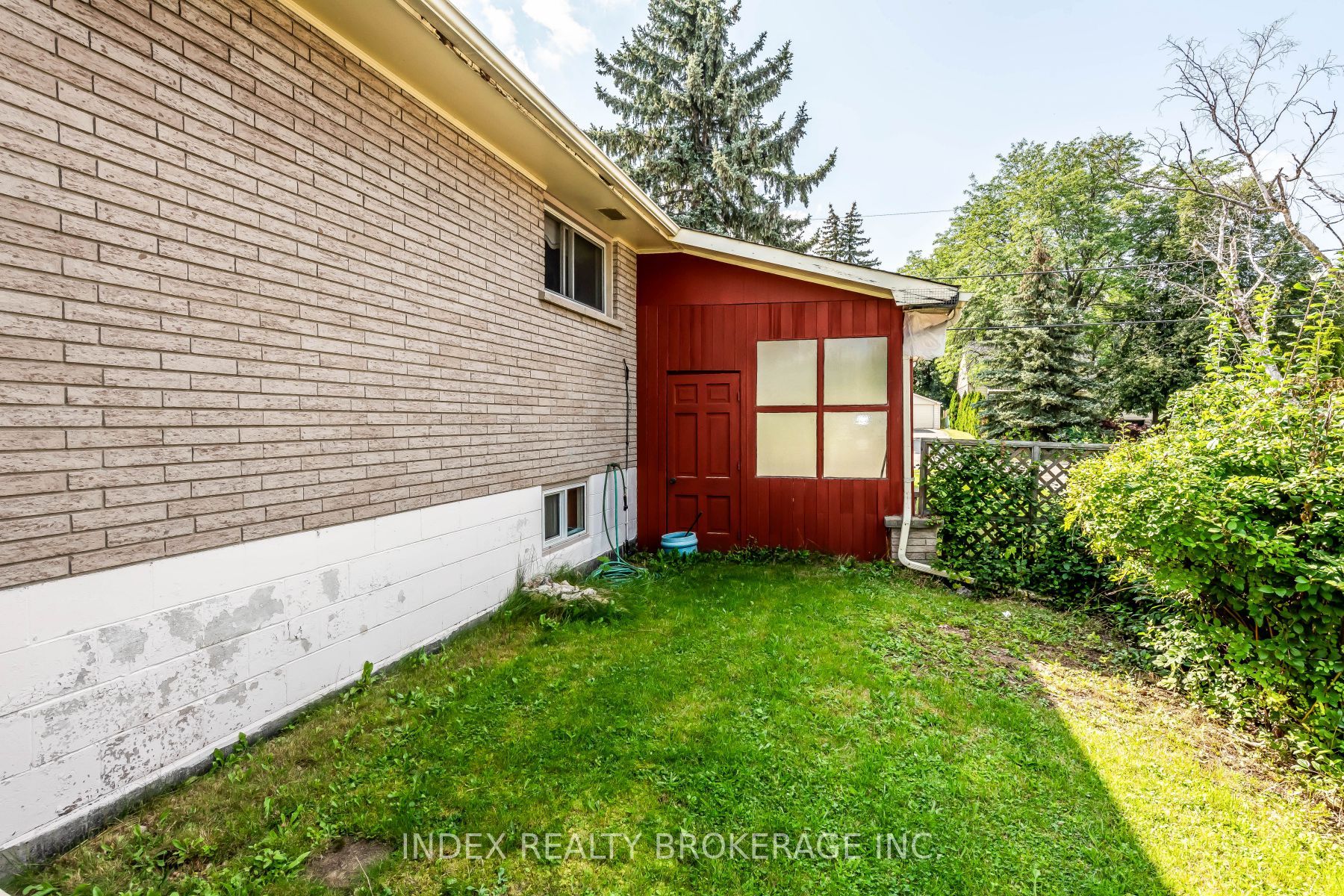28 Blenheim Dr